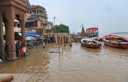 नदी किनारे बसे इलाकों में खतरा बढ़ा, गंगा फिर हुई भयावह