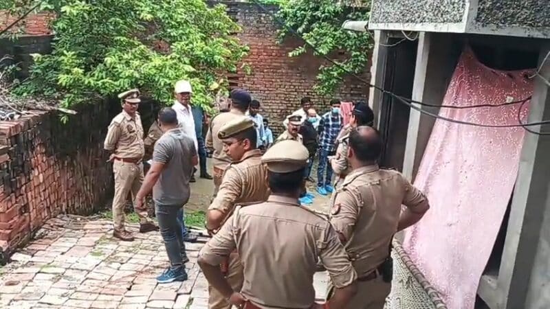 सुबह चाय की ख़ुशबू नहीं, चीख़ें थीं… जब दरवाज़ा खुला तो अंदर बिछा था ख़ून का समंदर!