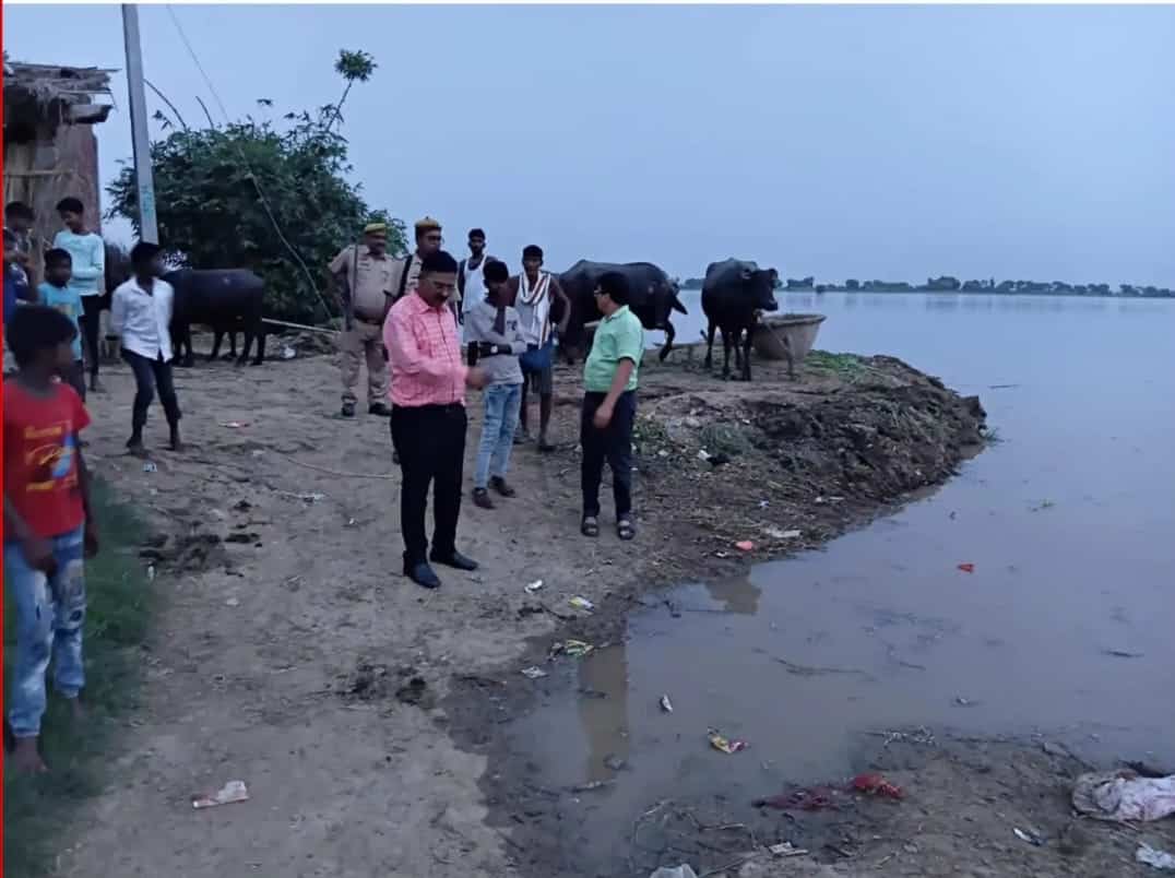 गाजीपुर : गंगा के बढ़ते जलस्तर को लेकर प्रशासन अलर्ट