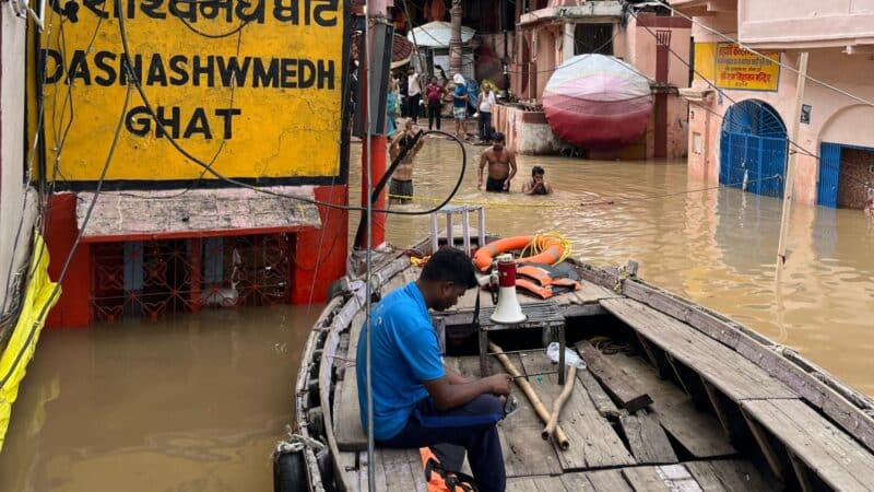 पूर्वांचल में बाढ़ का खतरा बढ़ा,कई जिलों में गंगा व अन्य नदियां खतरे के निशान के ऊपर
