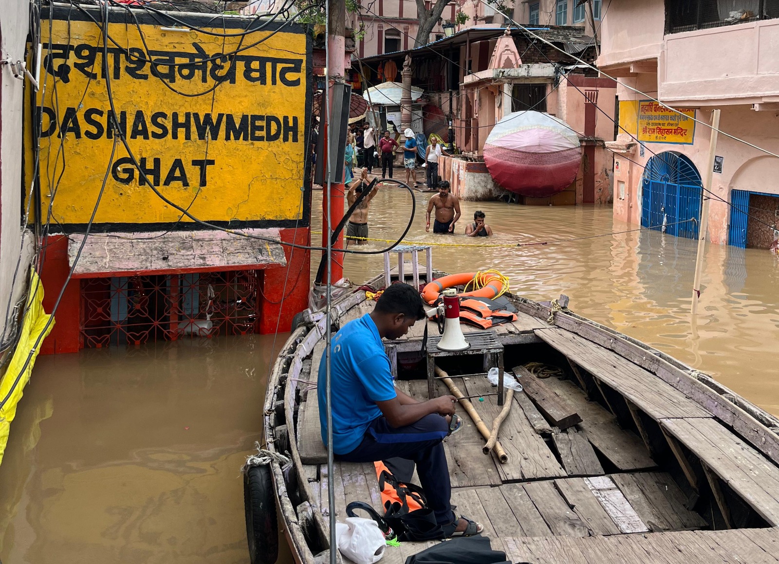 पूर्वांचल में बाढ़ का खतरा बढ़ा,कई जिलों में गंगा व अन्य नदियां खतरे के निशान के ऊपर