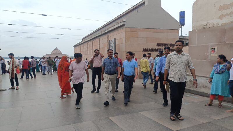 गंगा के बढ़ते जलस्तर पर मंडलायुक्त की कड़ी नजर
