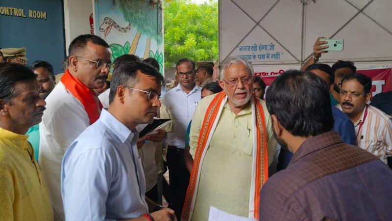 प्रभारी मंत्री ने किया बाढ़ प्रभावित क्षेत्रों का दौरा