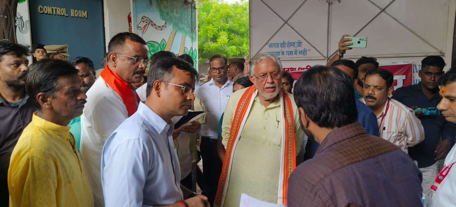प्रभारी मंत्री ने किया बाढ़ प्रभावित क्षेत्रों का दौरा