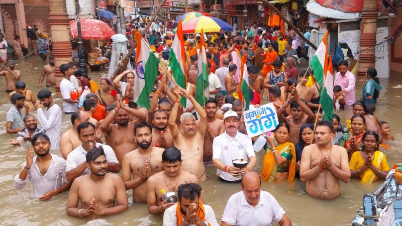 दशाश्वमेध घाट पर की मां गंगा की विशेष आरती