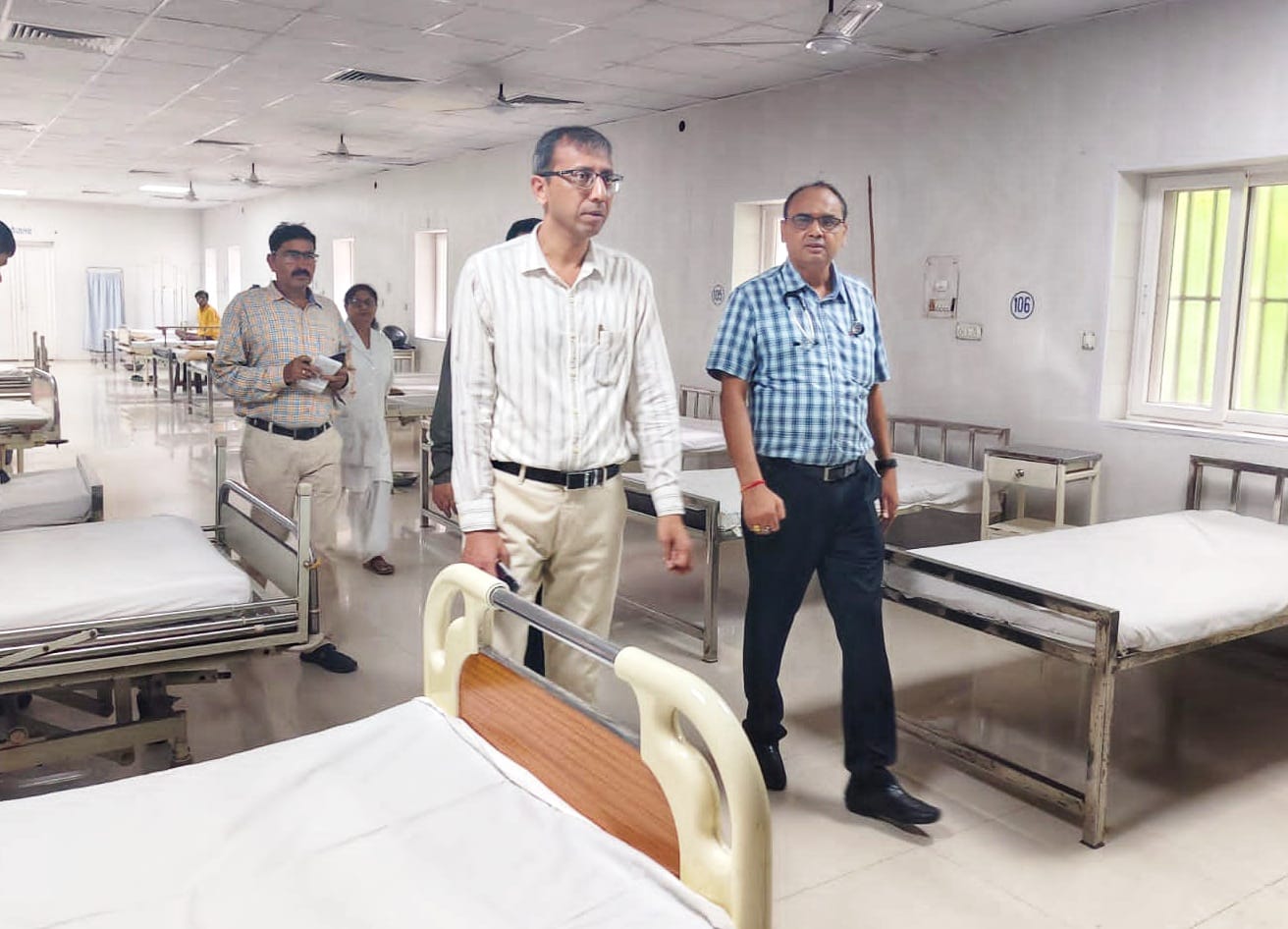 पूर्वोत्तर रेलवे: मंडल चिकित्सालय में सुविधाओं का औचक निरीक्षण