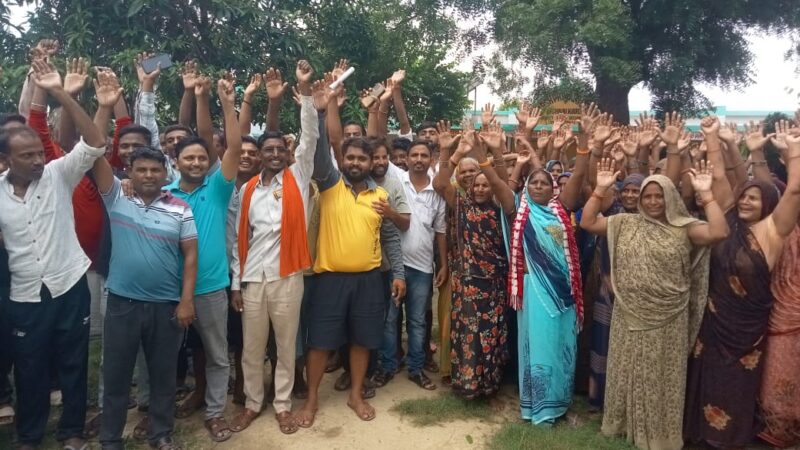 ग्राम प्रधान के खिलाफ लामबंद हुए ग्रामीण
