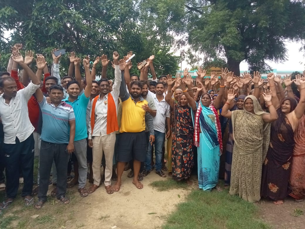 ग्राम प्रधान के खिलाफ लामबंद हुए ग्रामीण