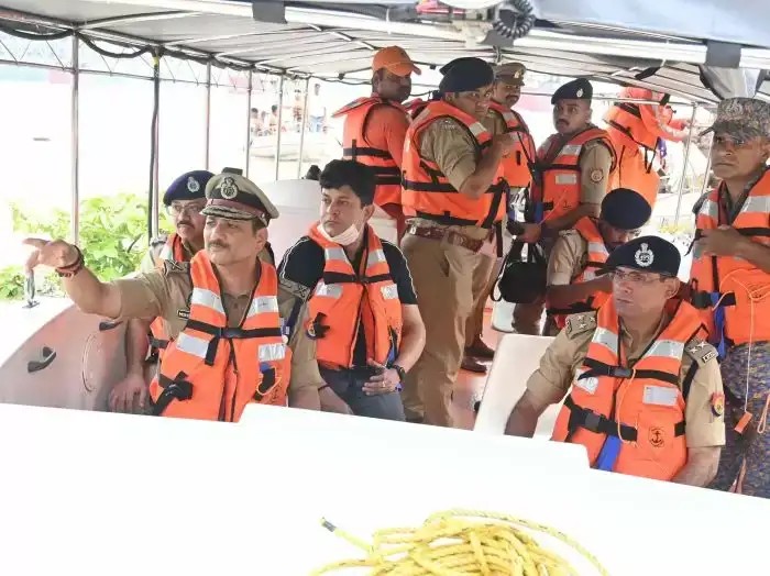 बाढ़ में तैराकी या स्टंट किया तो जाना होगा जेल