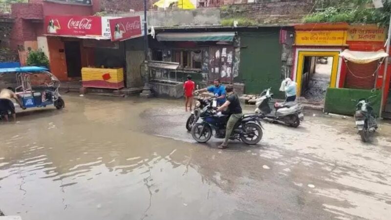 तेजी से घट रहा गंगा का जलस्तर, प्रभावित क्षेत्रों में लौट रही सामान्य स्थिति