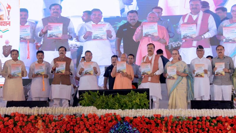 लखनऊ: काकोरी ट्रेन एक्शन शताब्दी समारोह में सीएम योगी का राष्ट्रभक्ति का आह्वान