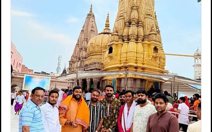 क्रिकेटर आकाशदीप ने काशी विश्वनाथ और बाबा काल भैरव मंदिर में टेका मत्था