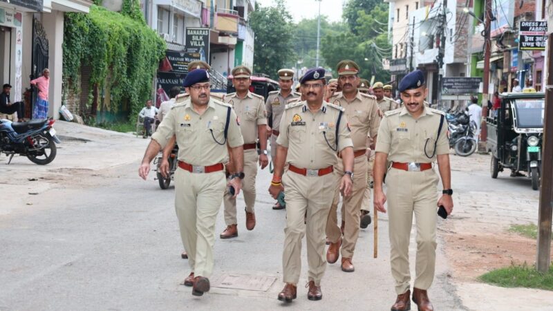 पुलिस ने पैदल गश्त कर हटवाया अवैध अतिक्रमण