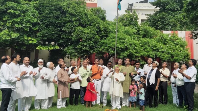 पत्रकारपुरम कॉलोनी में शान से लहराया तिरंगा !