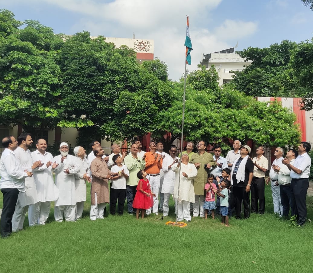पत्रकारपुरम कॉलोनी में शान से लहराया तिरंगा !