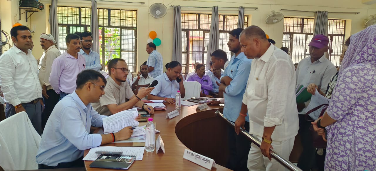संपूर्ण समाधान दिवस में आएं 96 शिकायती पत्र