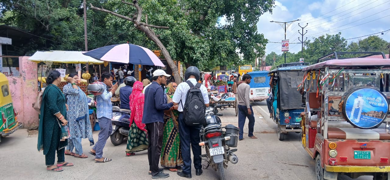 दीनदयाल अस्पताल के बाहर बढ़ा अतिक्रमण, जाम से लोग परेशान