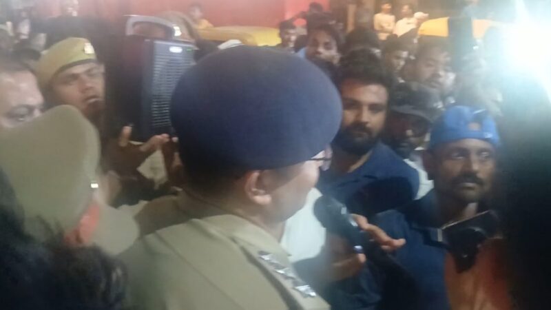 सड़क हादसे के मृतक का शव सड़क पर रख चक्का जाम