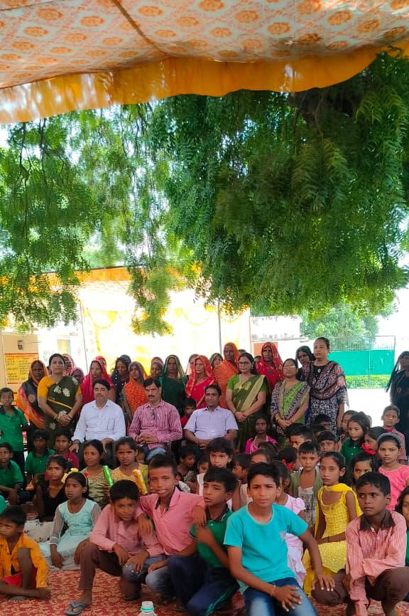 हरियाली तीज पर सांस्कृतिक रंग में रंगा प्राथमिक विद्यालय