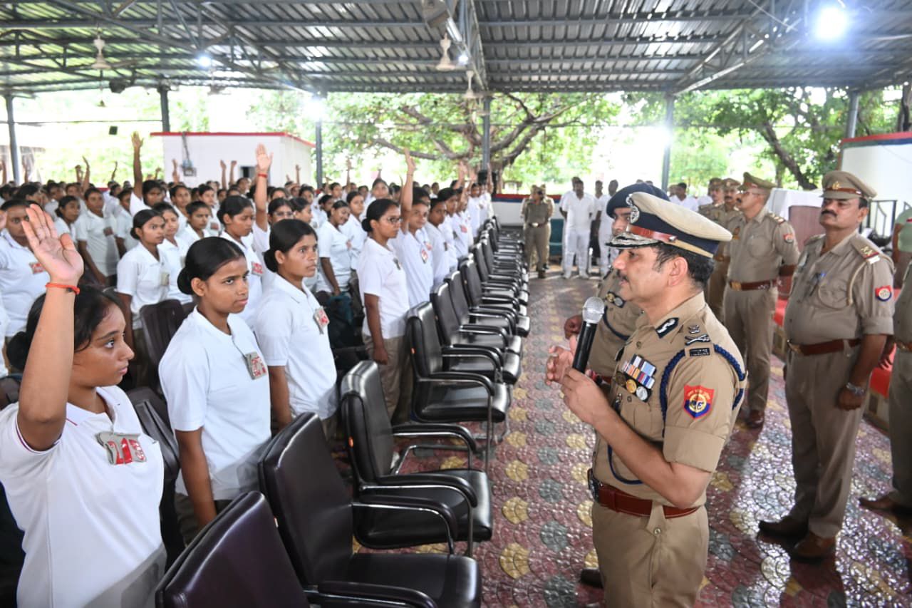 पुलिस आयुक्त ने प्रशिक्षु आरक्षियों को दिया साइबर अपराध पर  व्याख्यान