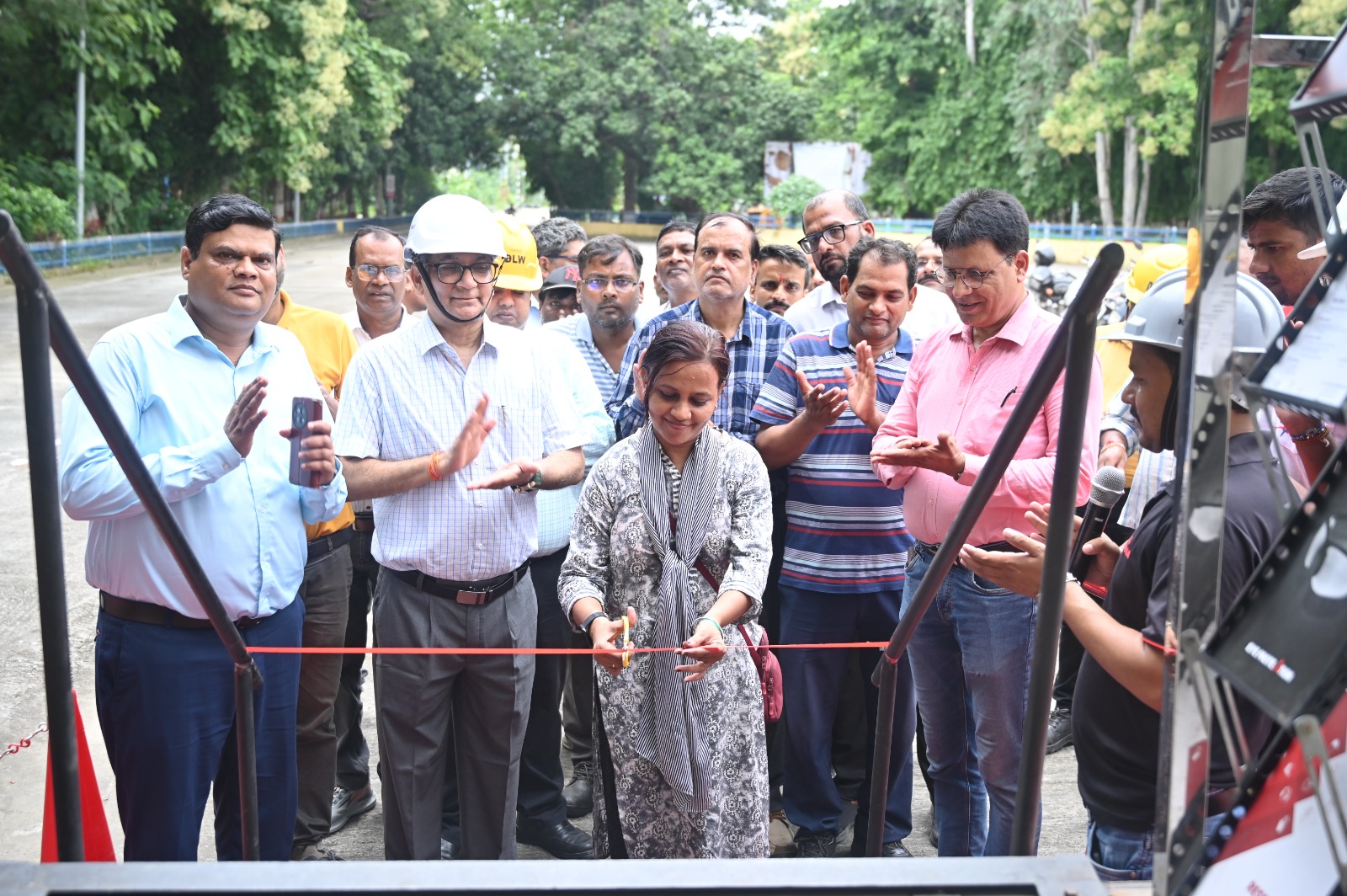 बरेका में मोबाइल डेमो वैन के माध्यम से चलाया जा रहा सुरक्षा जागरूकता कार्यक्रम