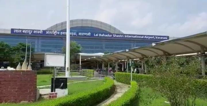 वाराणसी: लाल बहादुर शास्त्री अंतर्राष्ट्रीय हवाई अड्डे पर इटली के यात्री के पास से सेटेलाइट फोन बरामद