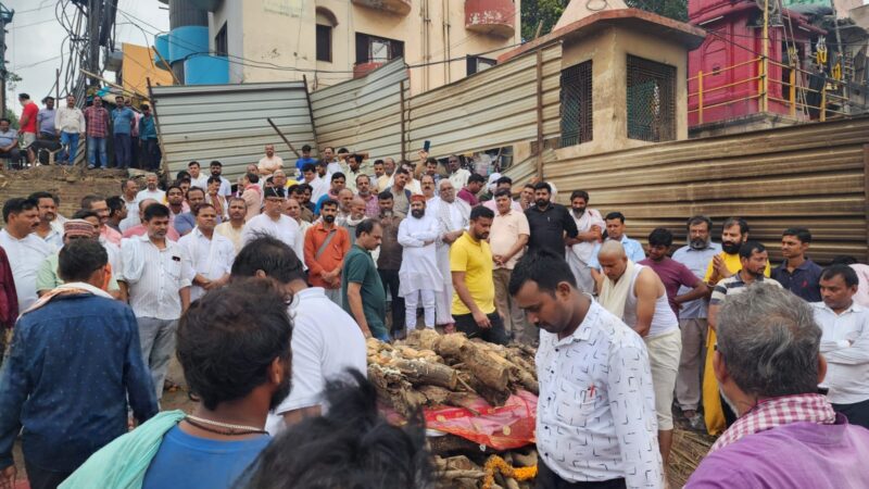 सपत्नीक पंचतंत्र में विलीन हुए कुलपति प्रोफेसर हरे राम त्रिपाठी