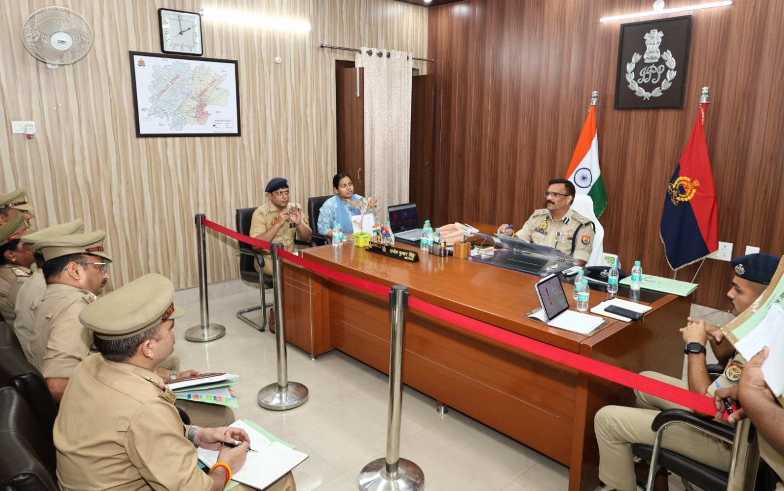 अपर पुलिस आयुक्त (अपराध) ने काशी जोन के अधिकारियों संग की समीक्षा बैठक