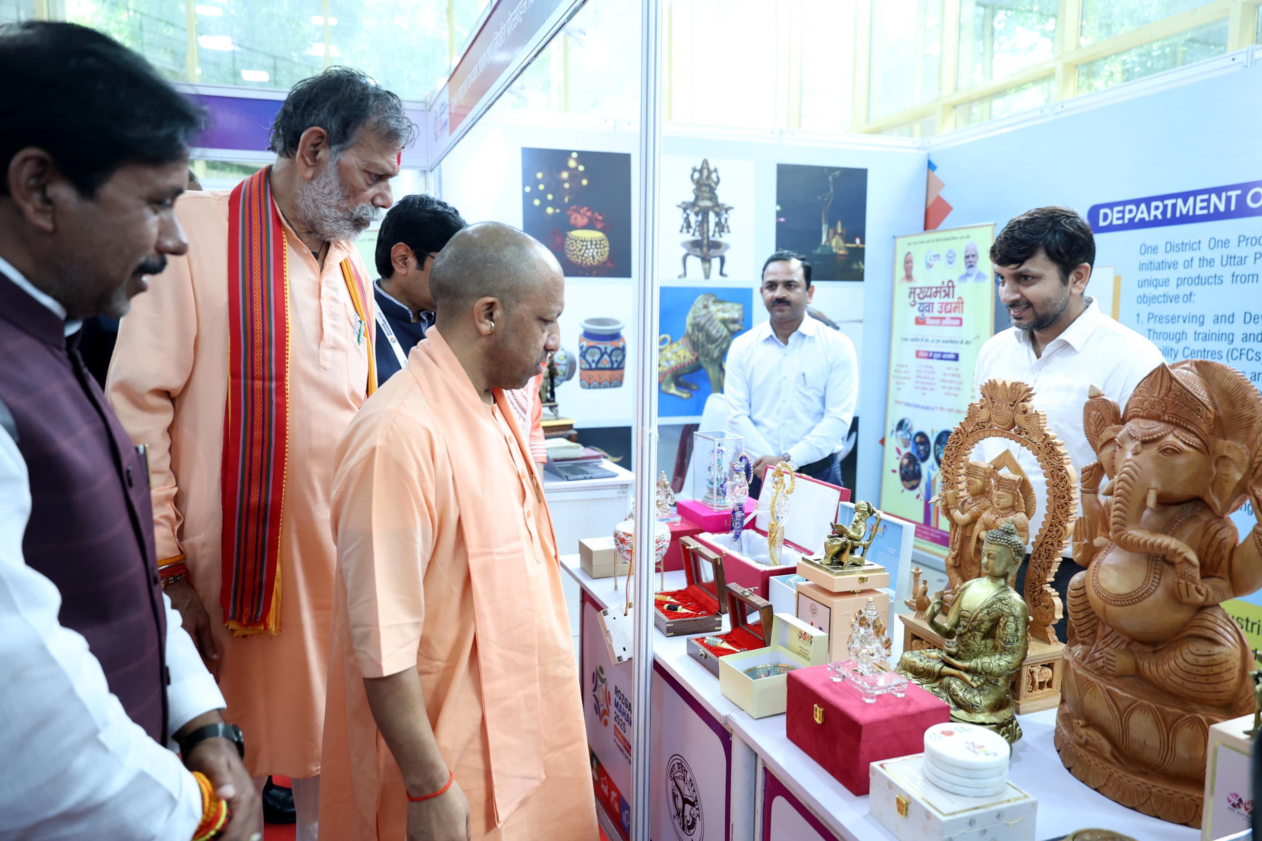 “यूपी में हर युवा को मिलेगा न्यूनतम वेतन और सुरक्षित रोजगार” : सीएम योगी
