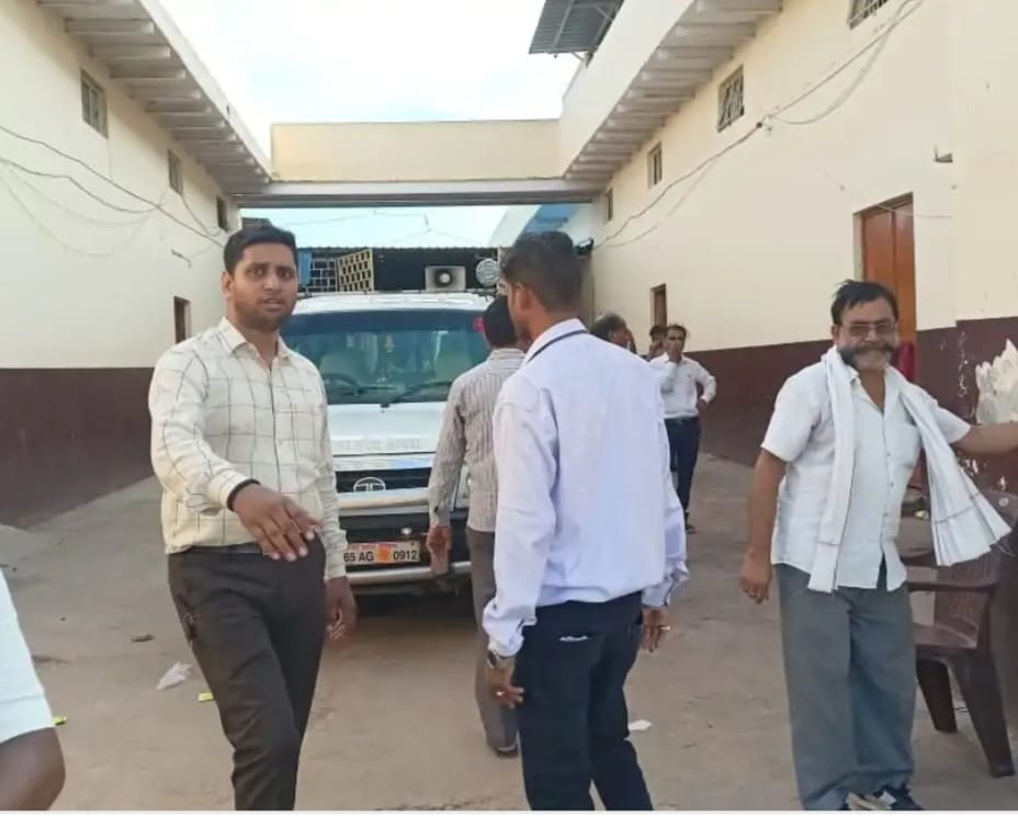 गुटखा फैक्ट्री पर आयकर विभाग का छापा
