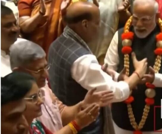 सिंदूर’ और ‘महादेव’ पर प्रस्ताव पारित,एनडीए संसदीय दल की बैठक में पीएम मोदी का सम्मान