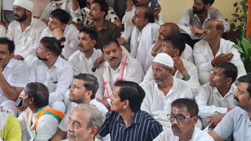 वाराणसी : कांग्रेसियों ने लगाए ‘वोट-चोर गद्दी छोड़’ के नारे