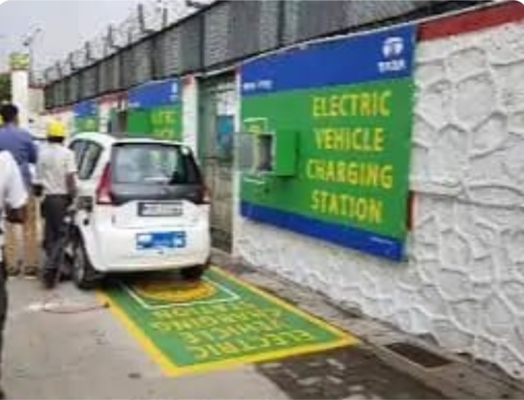 वाराणसी में अडाणी ग्रुप लगाएगा तीन इलेक्ट्रिक चार्जिंग स्टेशन