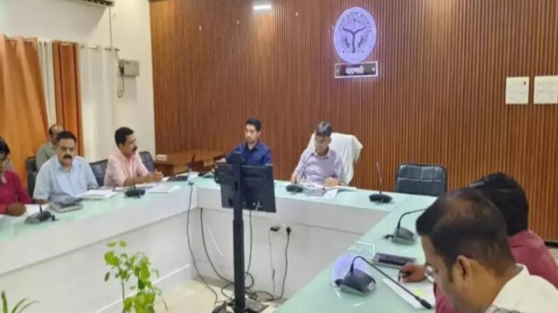 वाराणसी : 50 लाख से अधिक की परियोजनाओं की जिलाधिकारी ने की समीक्षा, गुणवत्ता और समयबद्धता पर जोर