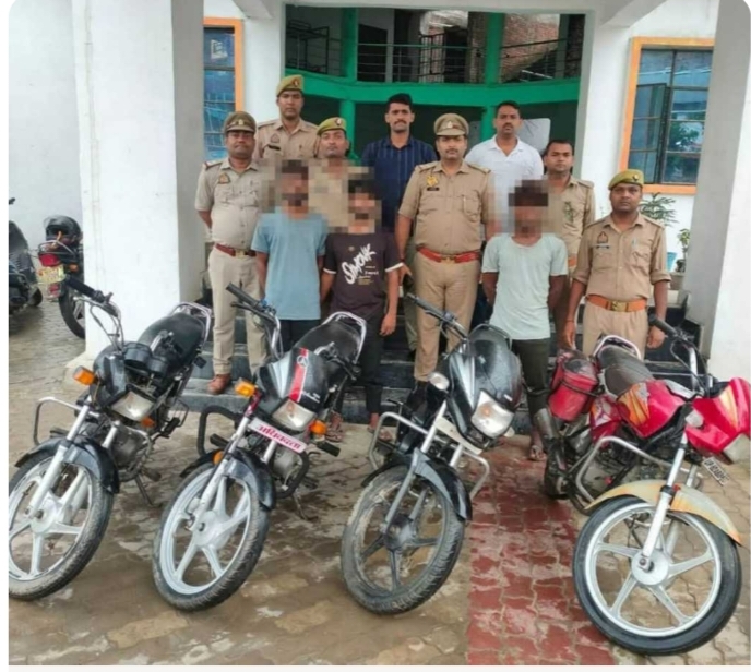 जौनपुर : पुलिस ने चोरी की 4 बाइक संग तीन शातिर चोरों को किया गिरफ्तार