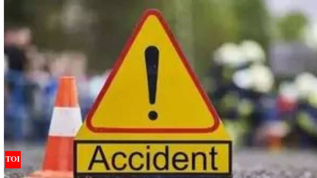 चंदौली : खड़े ट्रक टकराई बाइक चालक की मौत; साथी गंभीर