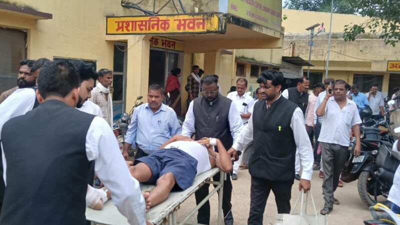 सड़क हादसे में सिविल बार अध्यक्ष प्रभु सिंह कुशवाहा गंभीर, रिफर