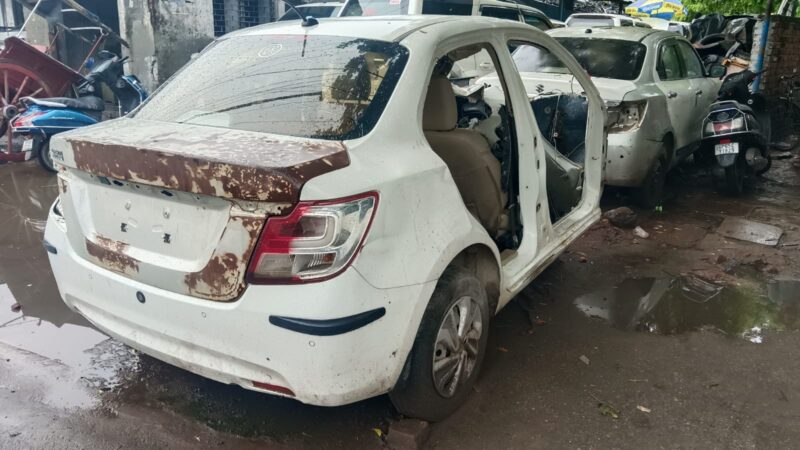 सड़क पर अतिक्रमण और शराबखोरी पर कैंट पुलिस की सख्ती