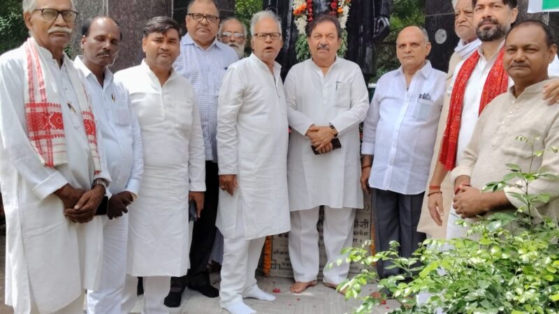 काशी गौरव पं. कमलापति त्रिपाठी की 120वीं जयंती पर भावपूर्ण श्रद्धांजलि