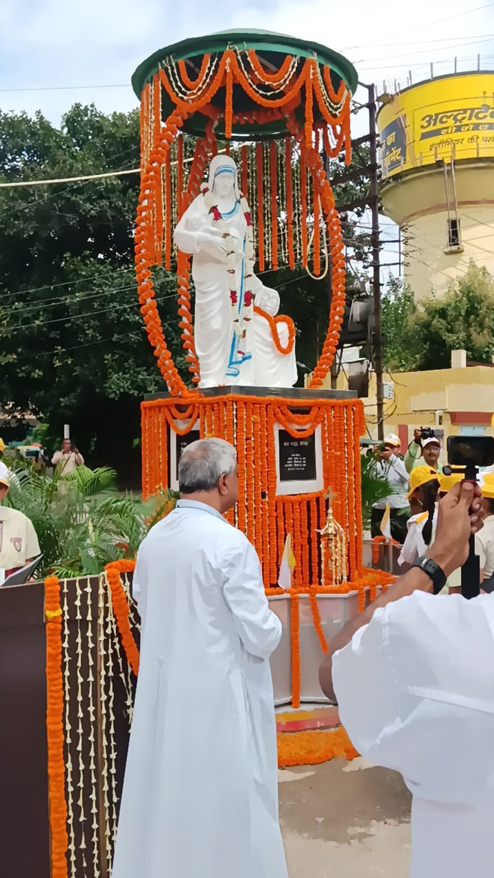 मदर टेरेसा की जयंती पर श्रद्धांजलि समारोह