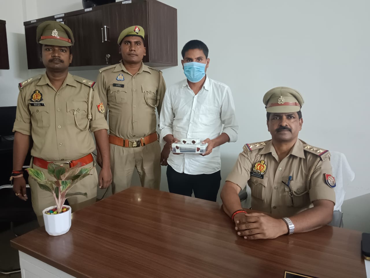 महिला की फोटो और वीडियो पोस्ट करने वाला गिरफ्तार