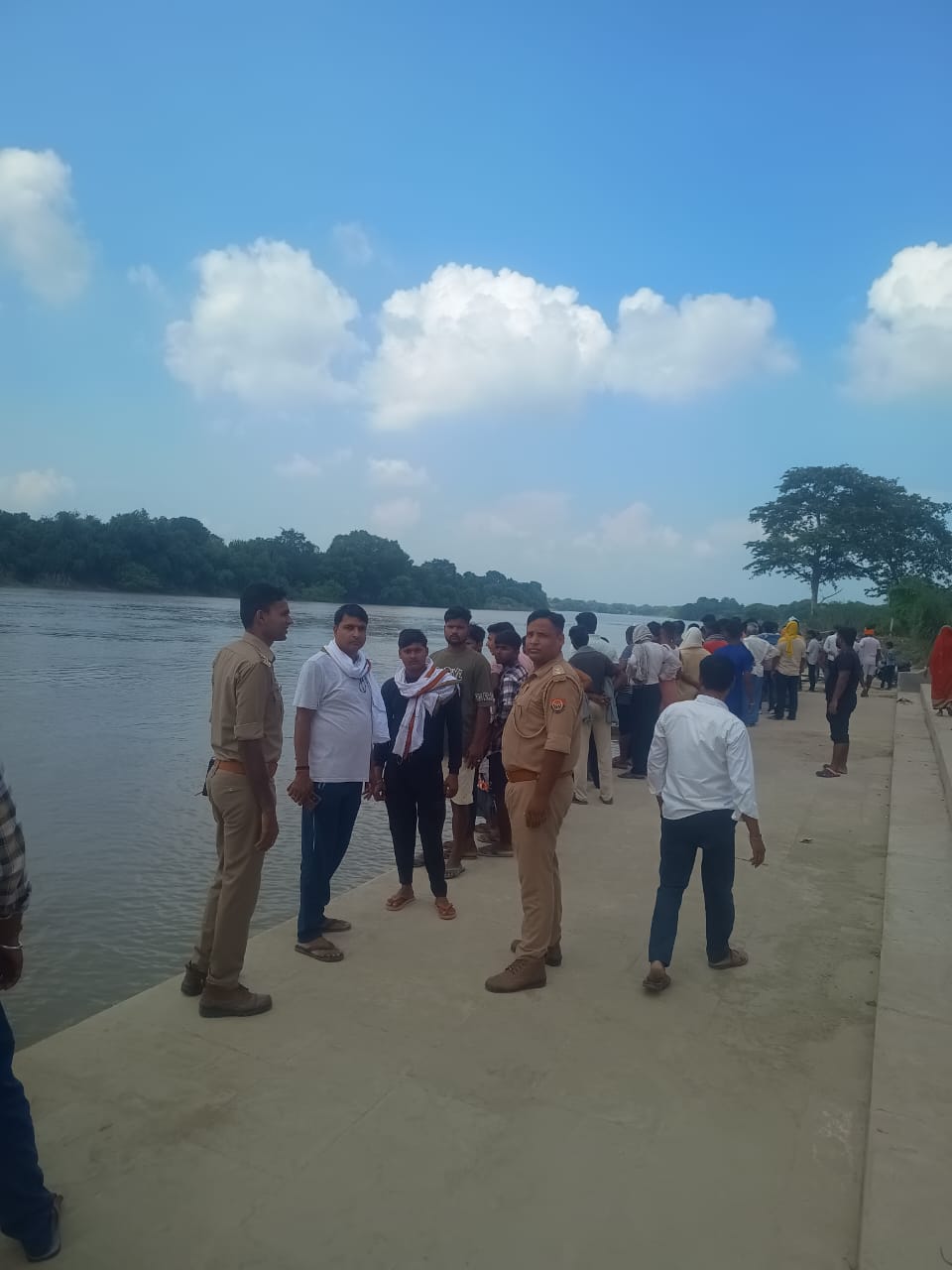 चोलापुर: नहाते समय गहरे पानी में डूबा युवक, एनडीआरएफ कर रही तलाश