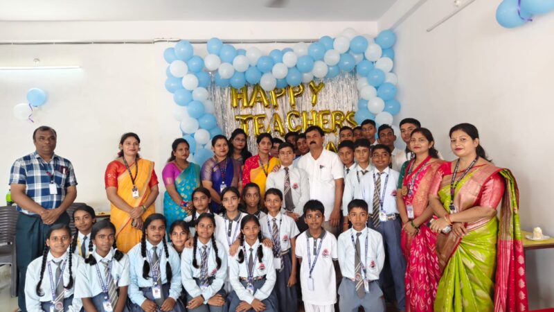 आर. एस. शिवमूर्ति पब्लिक स्कूल, रोहनिया में शिक्षक दिवस पर हुआ भव्य आयोजन