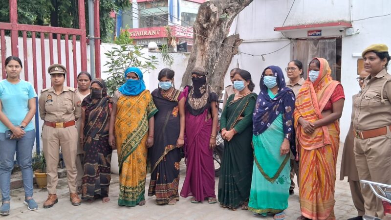 कैंट स्टेशन रोड पर राहगीरों से अभद्रता करने वाली सात महिलाएं गिरफ्तार