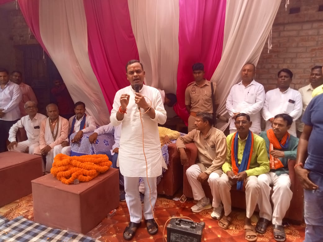 रोहनिया विधायक ने दो सड़कों का किया शिलान्यास