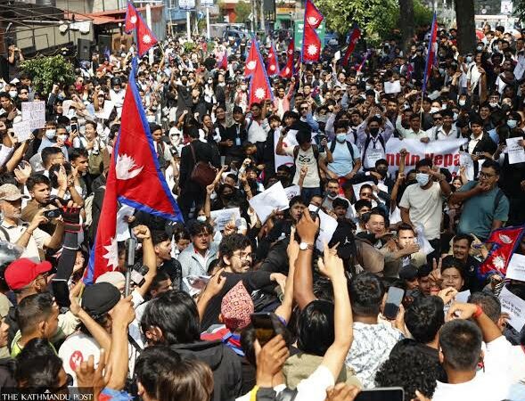 नेपाल में सोशल मीडिया बैन के खिलाफ संसद घेरा