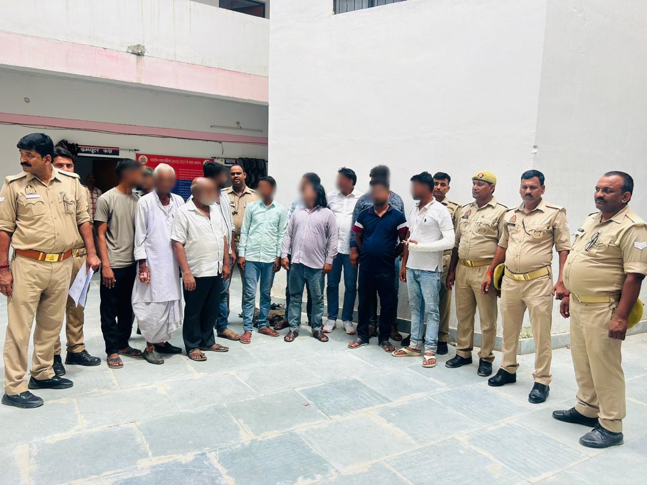 मीरजापुर: पुलिस ने 11 जुआरियों को किया गिरफ्तार