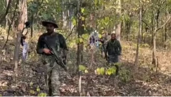 छत्तीसगढ़: गरियाबंद में 1 करोड़ के इनामी नक्सली नेता बालकृष्ण समेत 10 ढेर
