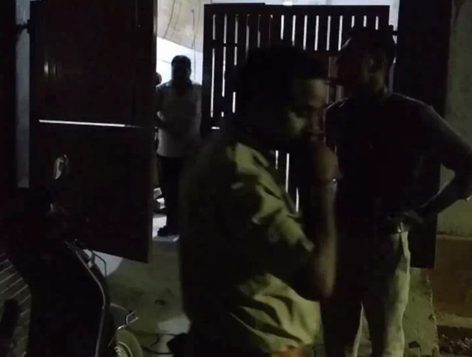 कानपुर : सपा विधायक के हॉस्टल में छात्रा ने लगाई फांसी