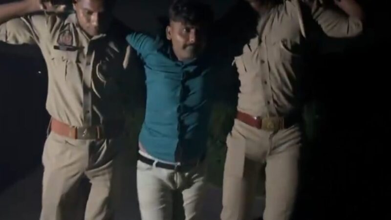 भदोही : पुलिस मुठभेड़ में 12 मुकदमों का आरोपी गिरफ्तार